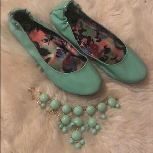 Mint green ballet flat & necklace combo